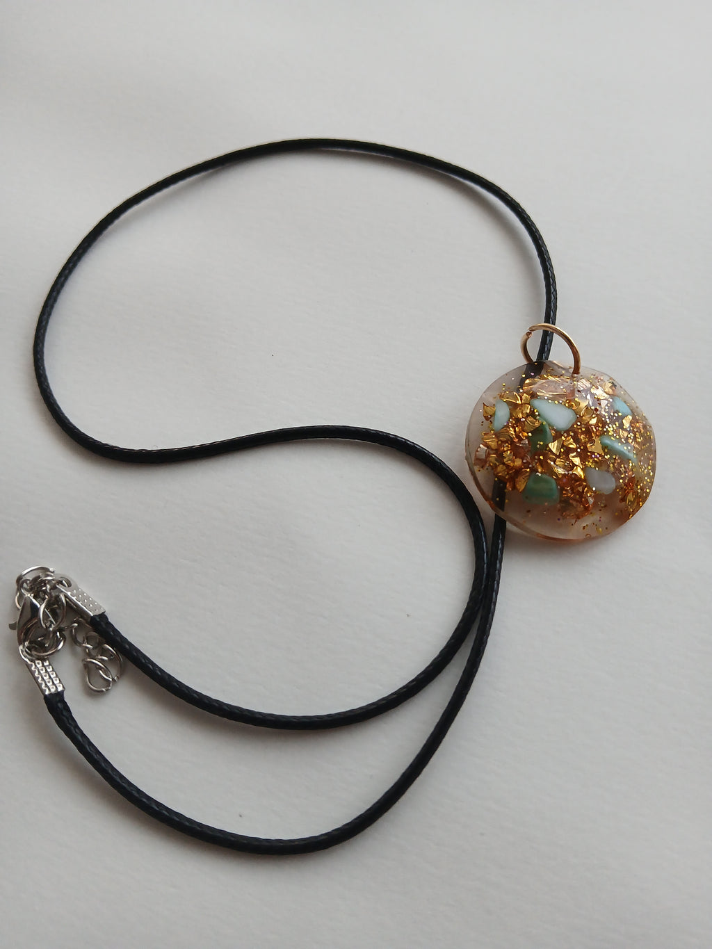 Collier en résine