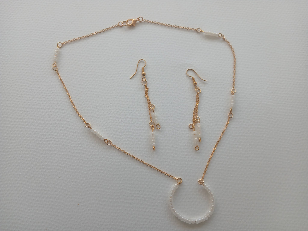 Collier et boucles d'oreille fin