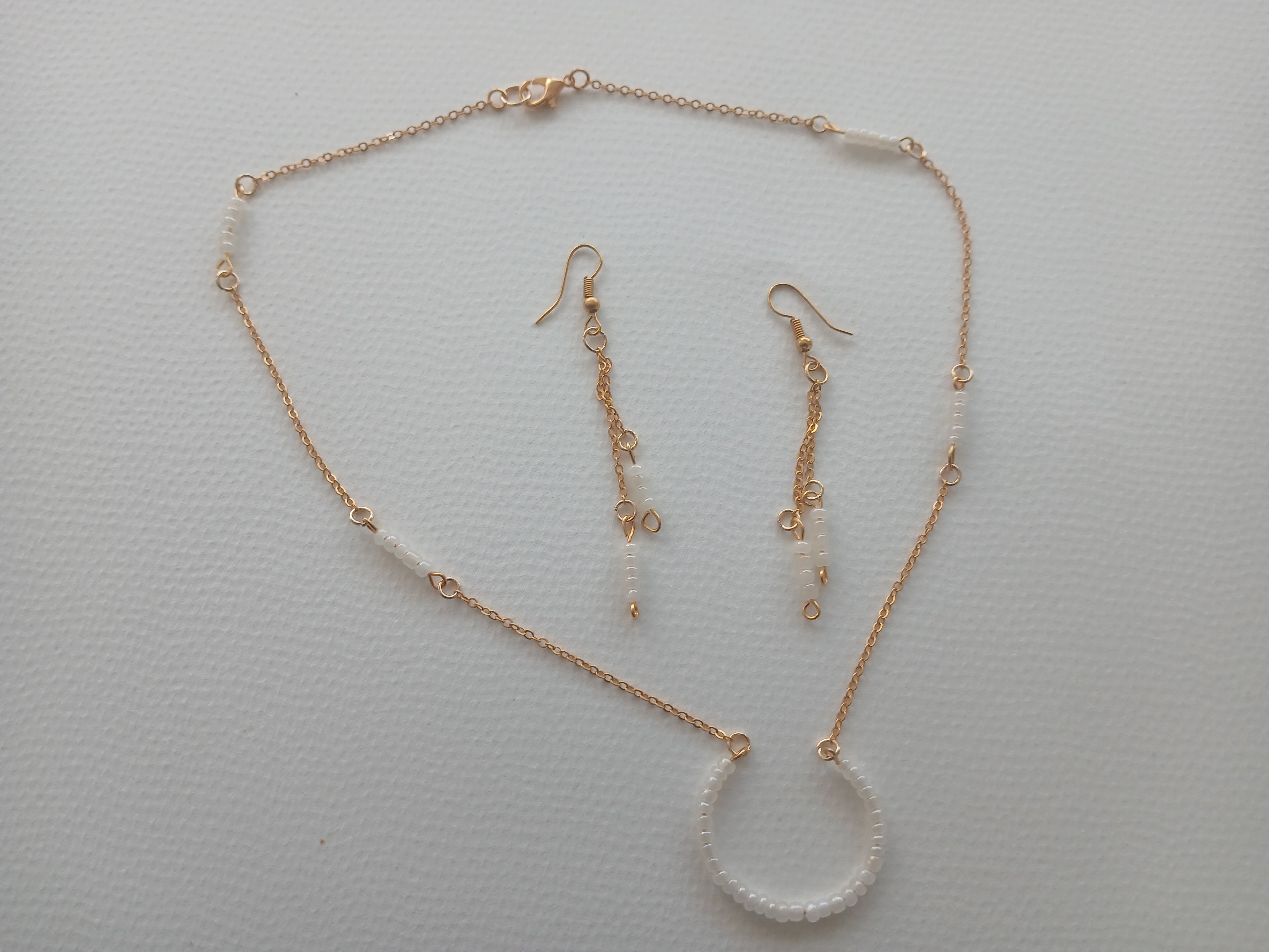 Collier et boucles d'oreille fin