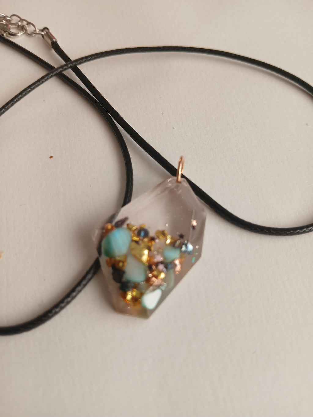 Collier en résine